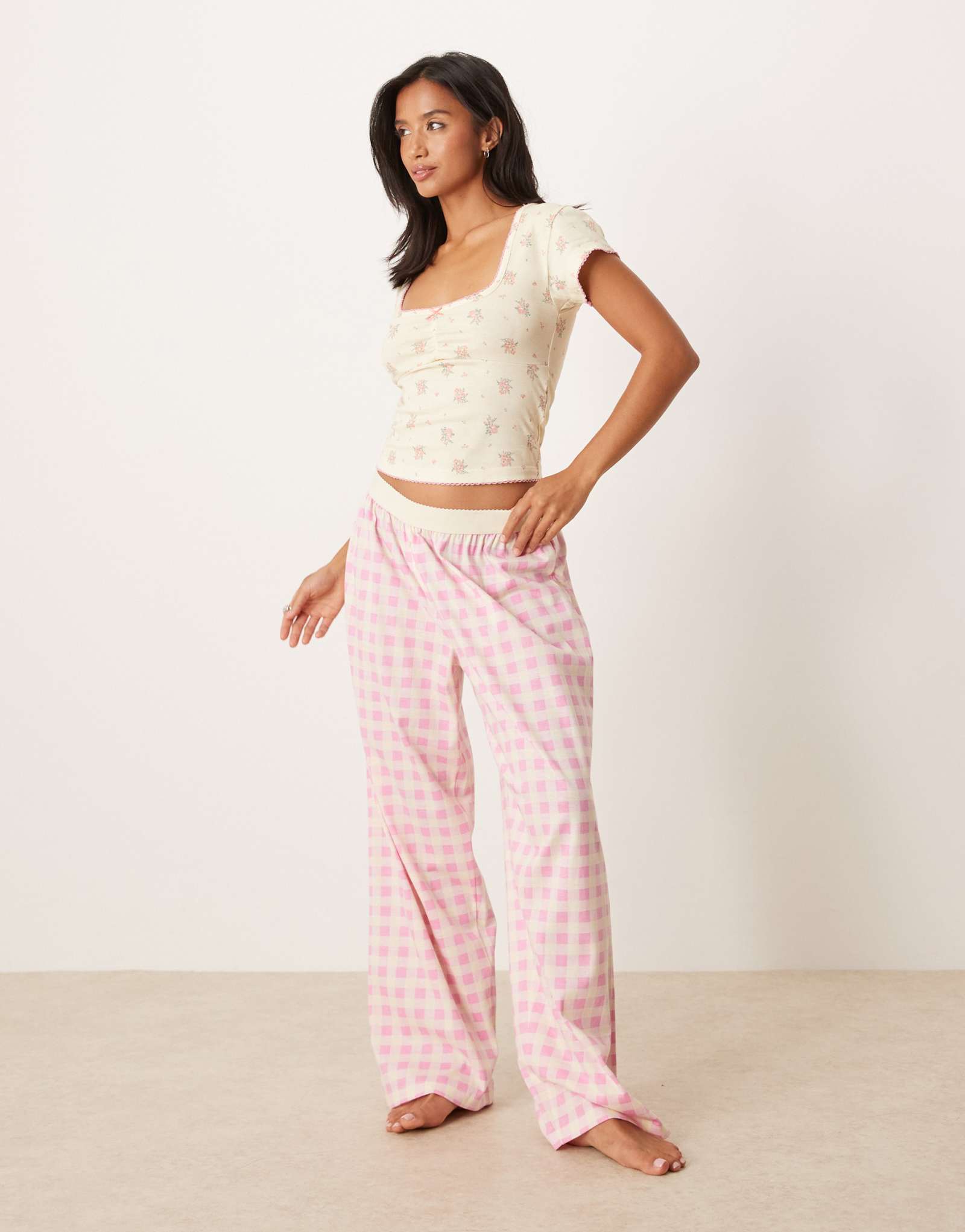 Пижамные брюки ASOS DESIGN Petite mix &match с открытым поясом в розовую полоску