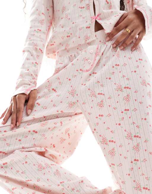 ASOS DESIGN Petite – Mix & Match – Pyjamahose in Rosa mit Lochmuster und Blümchenmuster, 5 von 5