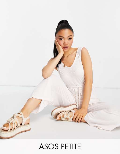 ASOS DESIGN Petite – Mix & Match – Superweicher, gerippter Lounge-Jumpsuit mit Bindegürtel in Ecru