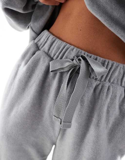 ASOS DESIGN Petite – Mixa & matcha – Ljusgrå, mysiga mjukisbyxor i fleece, 5 av 5