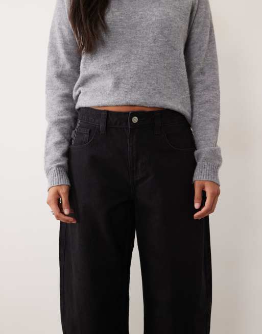 ASOS DESIGN Petite Mom-Jeans mit umgeschlagenem Saum in Schwarz, 4 von 5