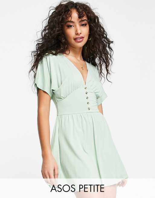 ASOS DESIGN Petite - Nette getailleerde mini-jurk met knopen in saliegroen