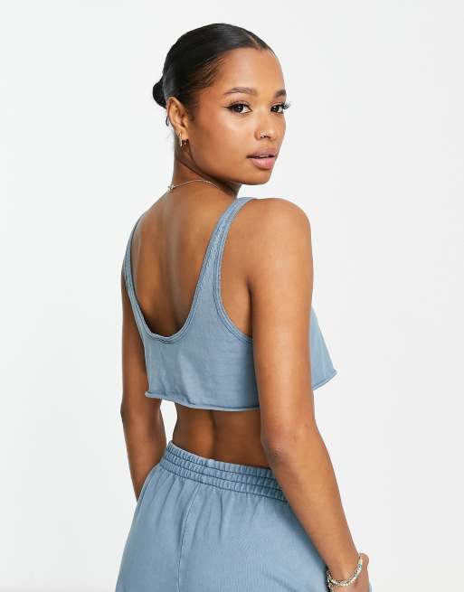 ASOS DESIGN Petite – Niebieski krótki top bez rękawów z efektem sprania, 2 z 4