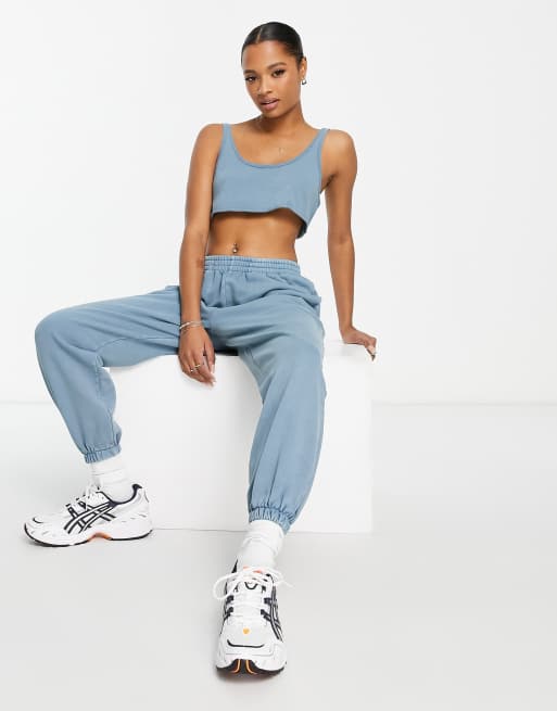 ASOS DESIGN Petite – Niebieski krótki top bez rękawów z efektem sprania, 4 z 4