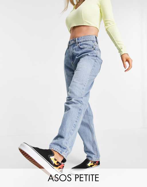 ASOS DESIGN Petite – Niebieskie bardzo luźne mom jeansy z podwyższonym stanem i efektem sprania