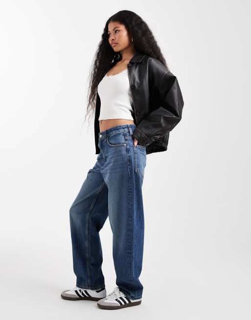 ASOS DESIGN Petite – Niebieskie dopasowane jeansy z baryłkowymi nogawkami, 3 z 5