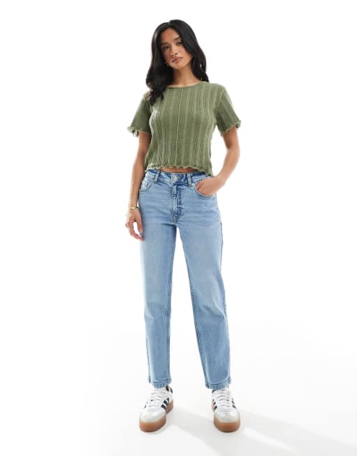 ASOS DESIGN Petite – Niebieskie wygodne mom jeans o dopasowanym kroju 