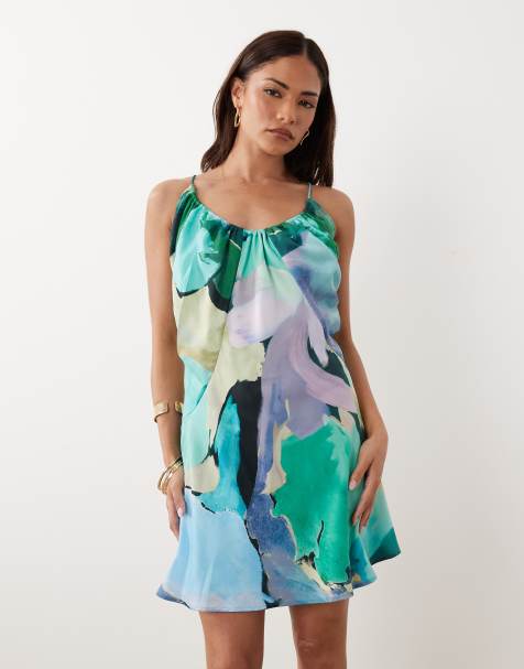 ASOS DESIGN Petite – Niebiesko-czerwona satynowa sukienka mini ze skosu z dekoltem w kształcie litery U i odkrytymi plecami w abstrakcyjny kwiatowy wzór - view 1