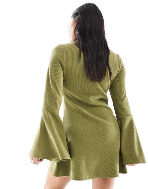 ASOS DESIGN Petite - Olivengrøn minikjole med ærmer med svaj i fløjl, 3 af 4