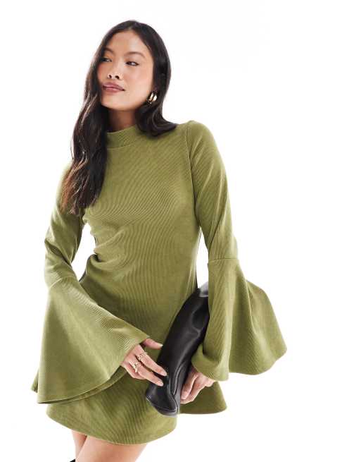 ASOS DESIGN Petite – Oliwkowa sztruksowa sukienka mini z rozkloszowanymi rękawami