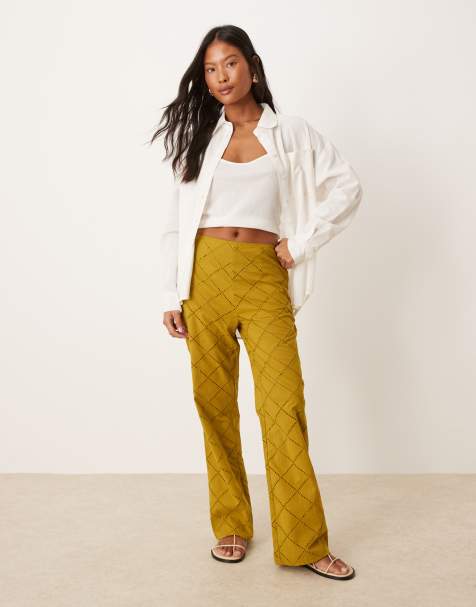 ASOS DESIGN Petite – Oliwkowe spodnie z prostymi nogawkami i ażurowym geometrycznym wzorem - view 1