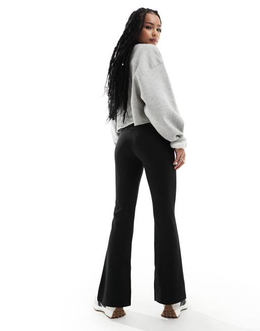 ASOS DESIGN Petite – Ottoman – Czarne prążkowane spodnie z rozszerzanymi nogawkami z rozcięciami, 4 z 5