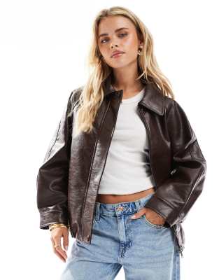 ASOS DESIGN Petite - Oversize-Bomberjacke in Schokobraun mit Lederoptik