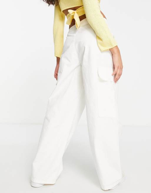 ASOS DESIGN Petite - Oversized cargobroek in ecru, 2 van 4