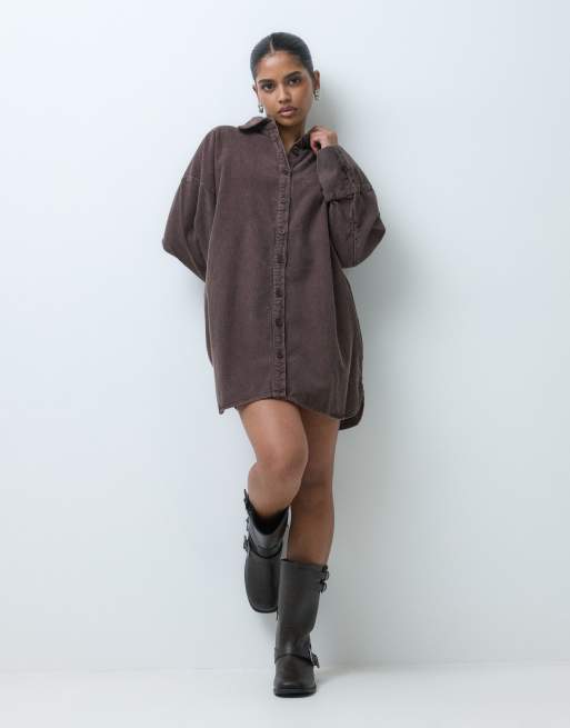ASOS DESIGN Petite oversized fløjlsskjortekjole i minilængde i vasket chokoladebrun, 3 af 5