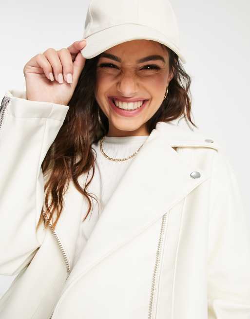 ASOS DESIGN Petite – Oversized Longline-Motorradjacke aus Kunstleder in Weiß, 4 von 4