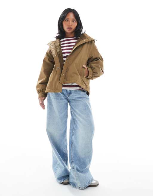 ASOS DESIGN Petite - Oversized regenjas met fleecevoering in olijfgroen, 3 van 4