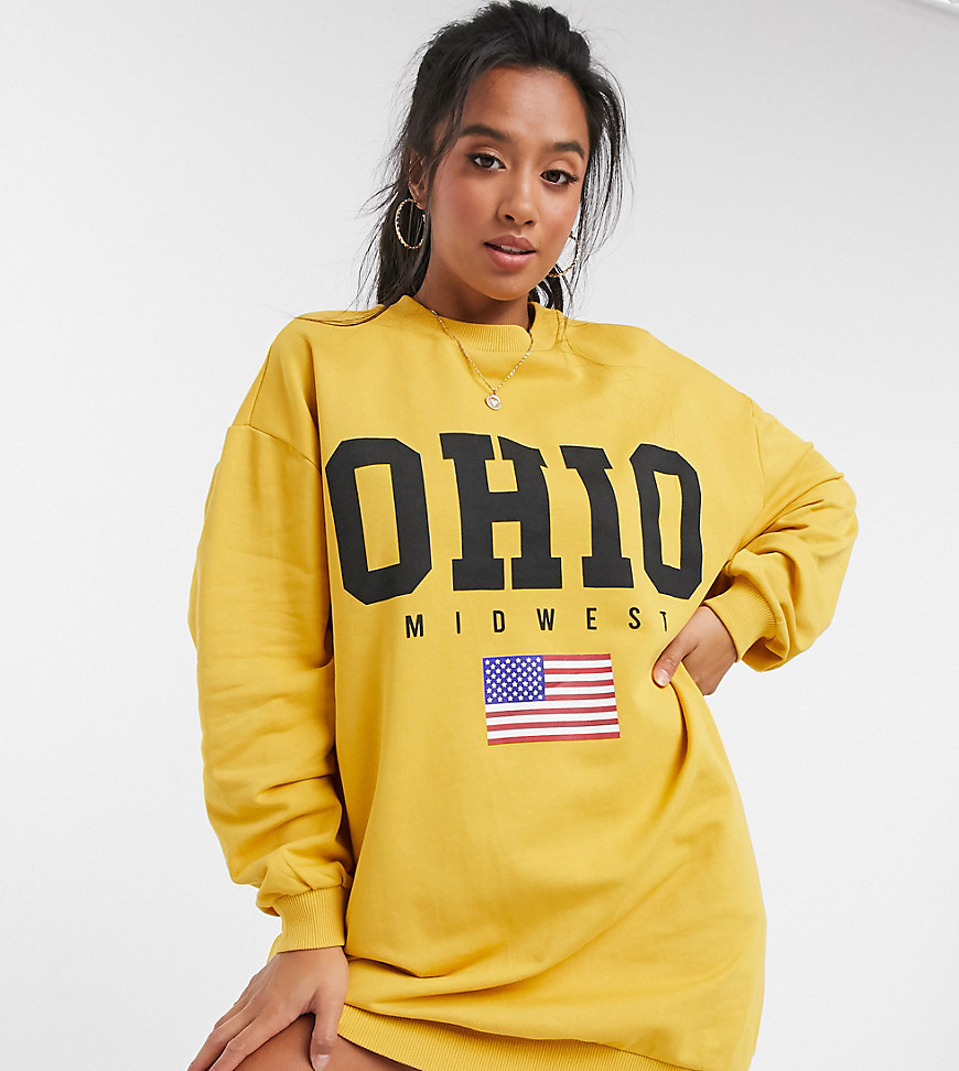 ASOS DESIGN Petite - Oversized sweatshirt met Ohio-logo in mosterdgeel