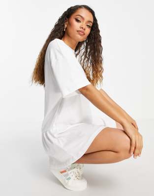 petite white t shirt dress