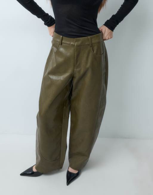 ASOS DESIGN Petite pantalon barrel ajusté en kaki, 2 de 5