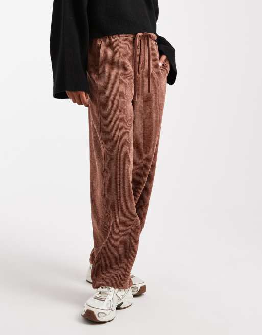 ASOS DESIGN Petite - Pantalon bouffant à enfiler en velours côtelé - Chocolat, 2 de 5