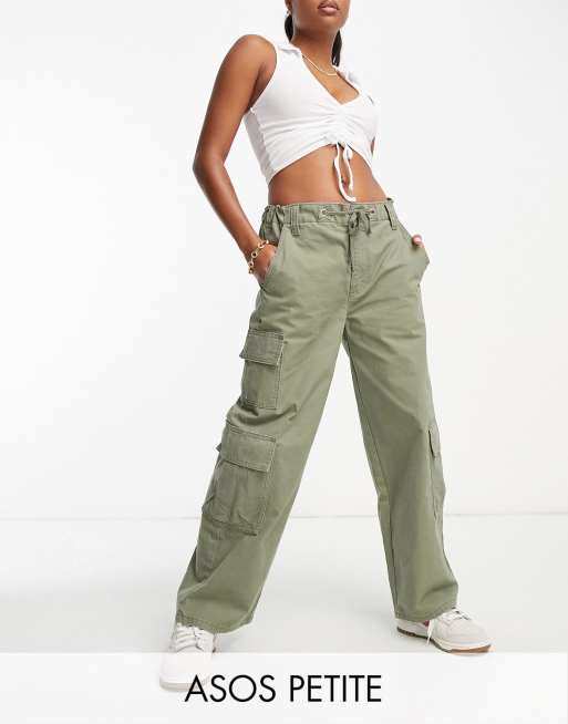 ASOS DESIGN Petite Pantalon cargo oversize avec plusieurs poches Kaki ASOS