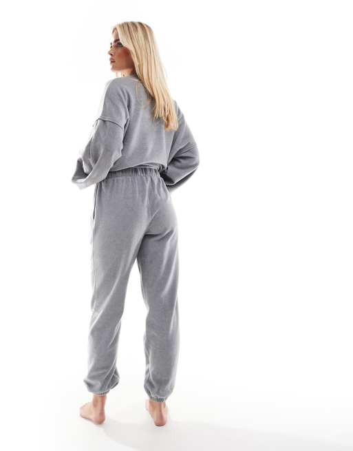 ASOS DESIGN Petite - Pantalon de jogging confort en polaire à assortir - Gris clair, 4 de 5