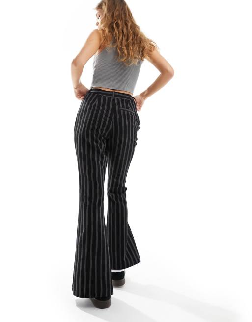 ASOS DESIGN Petite - Pantalon d'ensemble évasé à fines rayures, 2 de 5