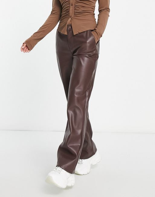 Topshop Petite + Topshop Petite – Pantalon droit en imitation cuir  – Marron