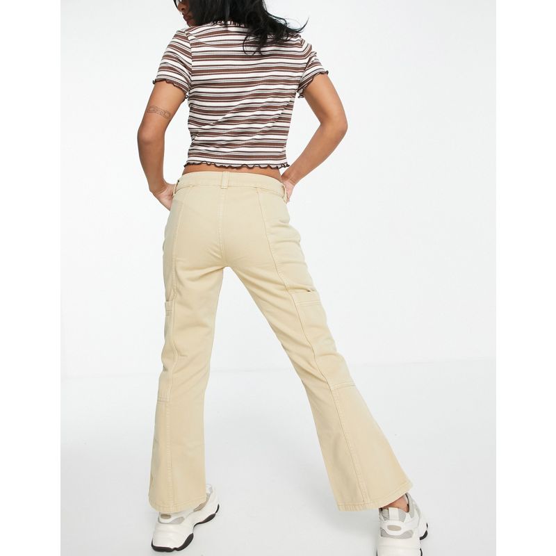 7LiQw Pantaloni e leggings DESIGN Petite - Pantaloni a zampa multitasche a vita bassa color pietra