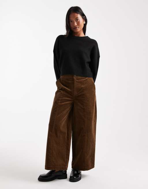 ASOS DESIGN Petite - Pantaloni corti a fondo ampio in velluto a coste color biscotto