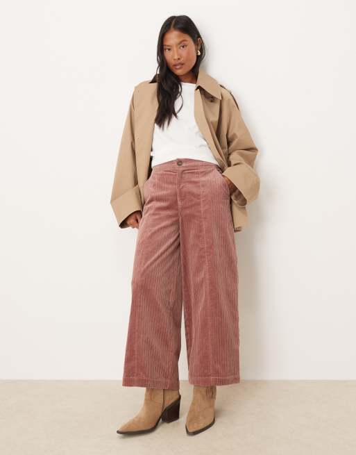 ASOS DESIGN Petite - Pantaloni corti rosa in velluto a coste a fondo ampio 