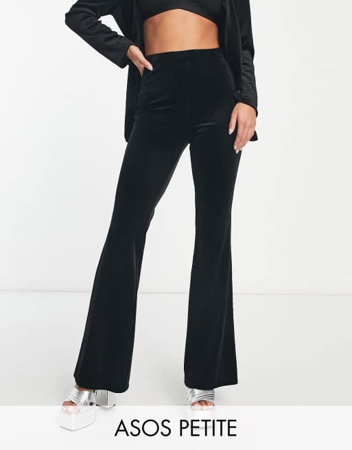 ASOS DESIGN Petite - Pantaloni da abito a zampa neri in velluto