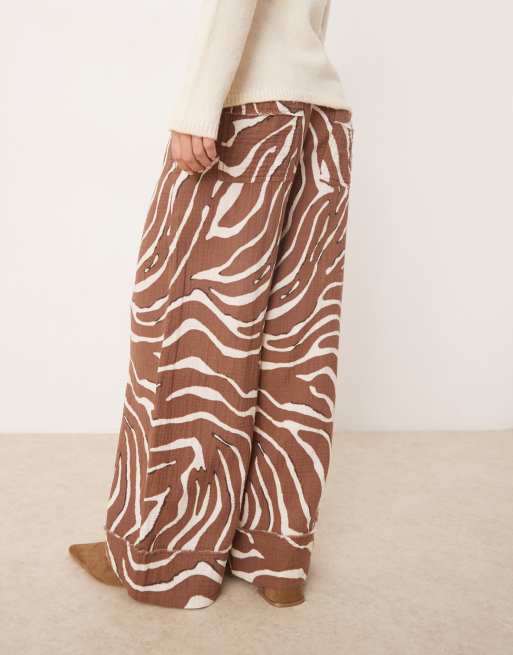 ASOS DESIGN Petite - Pantaloni in mussola con stampa zebrata, 4 di 5