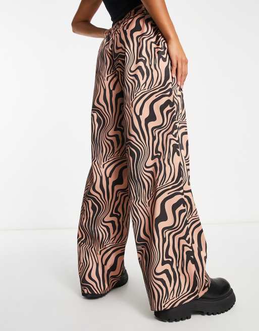 ASOS DESIGN Petite - Pantaloni in raso con stampa zebrata, 2 di 4