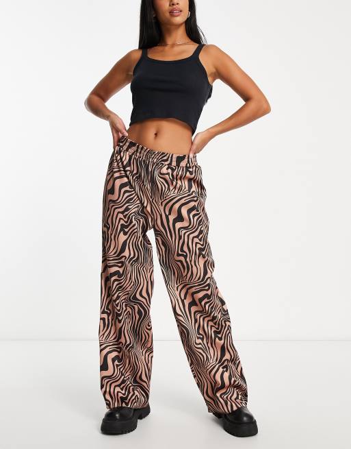 ASOS DESIGN Petite - Pantaloni in raso con stampa zebrata, 4 di 4