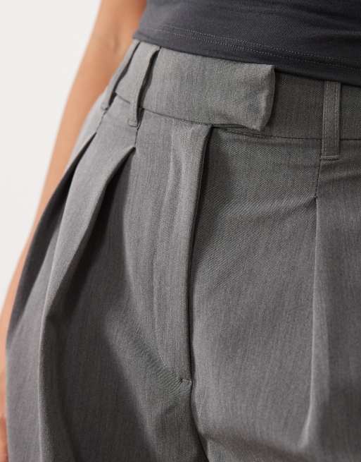 ASOS DESIGN Petite pantaloni sartoriali a gamba larga con piega in antracite, 2 di 5
