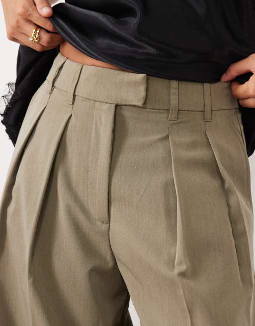 ASOS DESIGN Petite pantaloni sartoriali a gamba larga con piega in mélange oliva, 4 di 5
