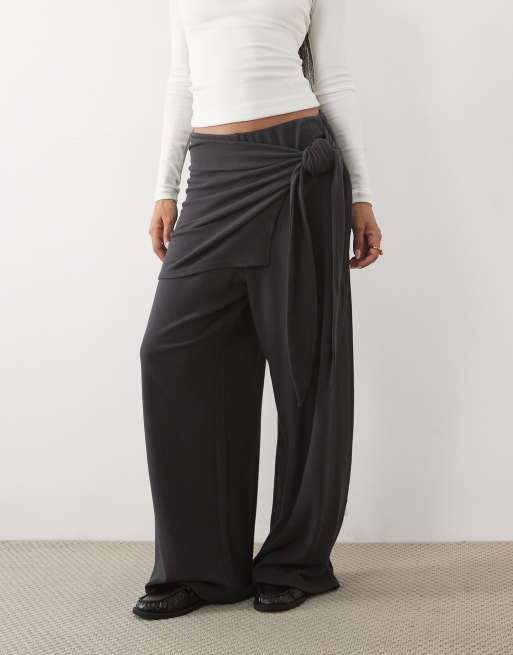 ASOS DESIGN Petite pantaloni wide leg supersoft con drappeggio e laccio laterale in antracite, 2 di 4
