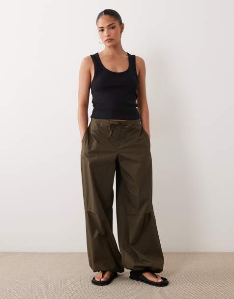 ASOS DESIGN Petite parachutebroek met tunnelkoordzoomdetail in kaki - view 1
