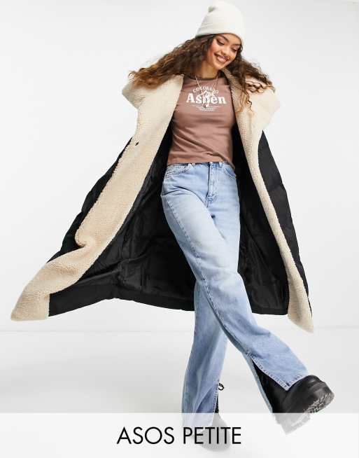 ASOS DESIGN Petite - Piumino lungo nero con cintura e colletto in pile borg