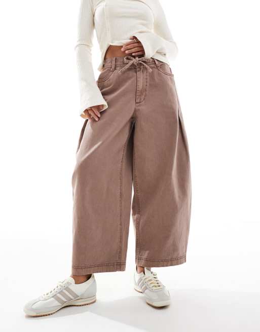 ASOS DESIGN Petite pleat front barrel leg pull on trousers in washed mink , 2 of 5