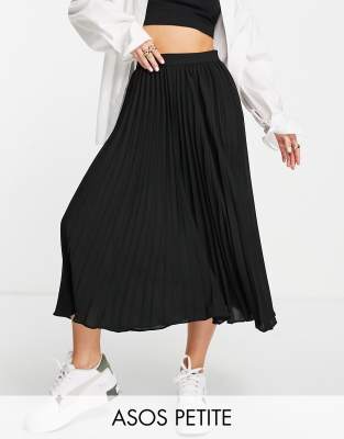pleated black skirt