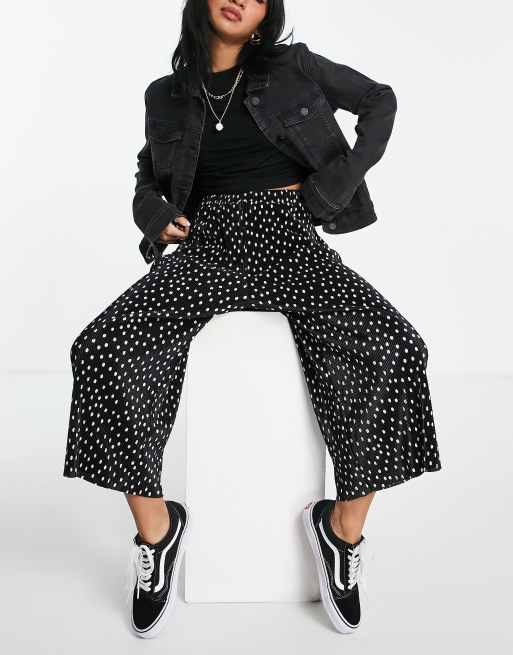 ASOS DESIGN Petite plisse culotte pants in mono polka dot, 4 of 4