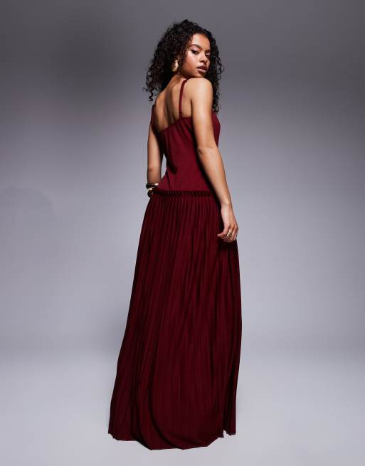 ASOS DESIGN Petite – Plissiertes Maxikleid in Weinrot mit eckigem Ausschnitt und tiefer Taille, 3 von 4
