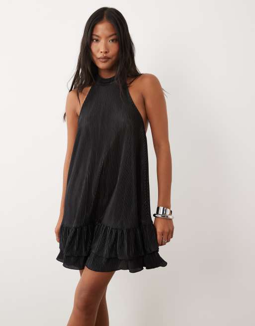 ASOS DESIGN Petite – Plissiertes Neckholder-Minikleid in Schwarz mit Rüschensaum, 3 von 4