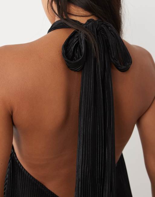 ASOS DESIGN Petite – Plissiertes Neckholder-Minikleid in Schwarz mit Rüschensaum, 4 von 4