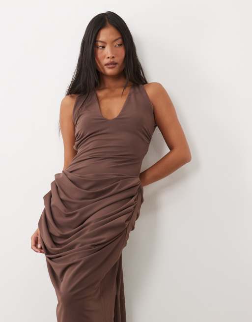 ASOS DESIGN Petite plunge neck midi dress with open back & train detail in chocolate, 3 of 4