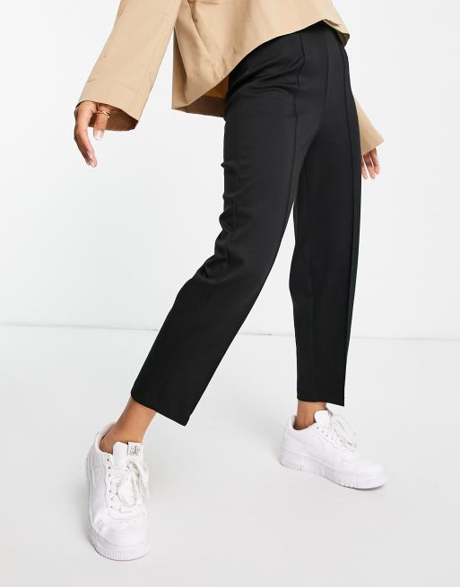 ASOS DESIGN Petite Ponte Karottenhose mit Biese in Schwarz ASOS
