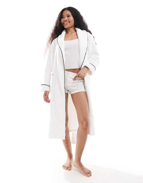 ASOS DESIGN Petite – Premium – Vit halvlång morgonrock i supermjuk fleece - view 1